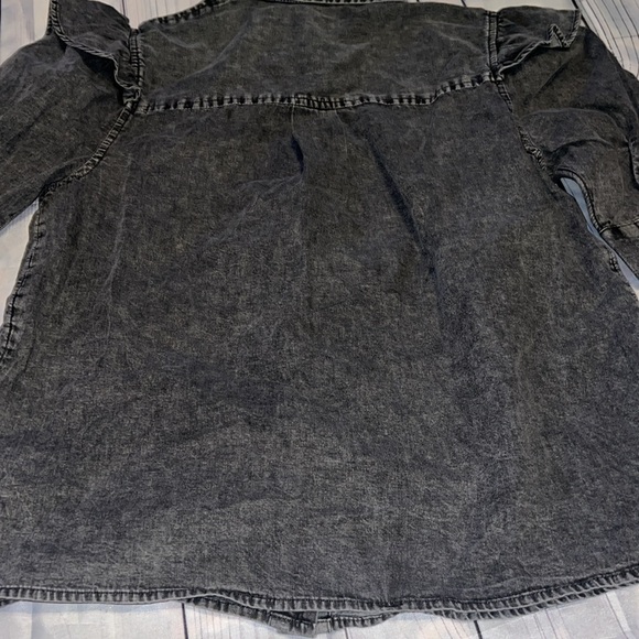 Who what wear woman’s button down ruffle top size XS NWT - Picture 3 of 8